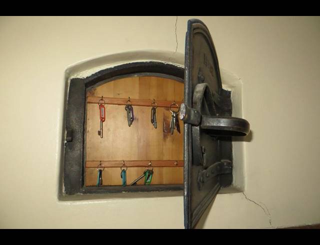 4 BEDROOM HOUSE FOR SALE IN NIEU BETHESDA